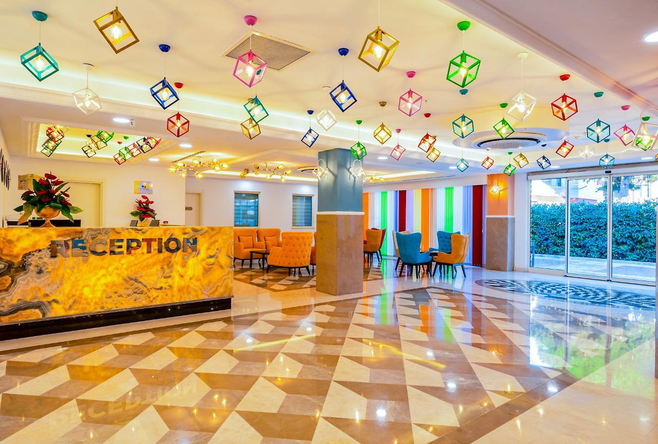 Crystal Club World Of Colours 호텔 보가즈켄트 외부 사진